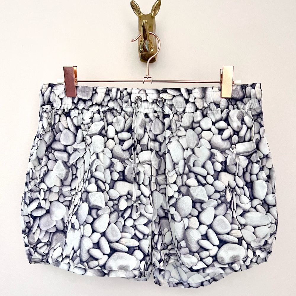 Onia NWT Pebble Print Athletic Shorts